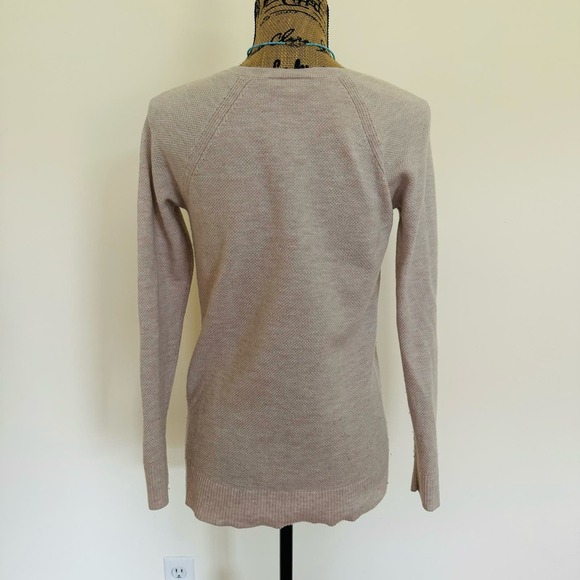 GAP Champagne Oatmeal Waffle Textured Merino Wool Womens V Neck Sweater Sz XS - Picture 4 of 7